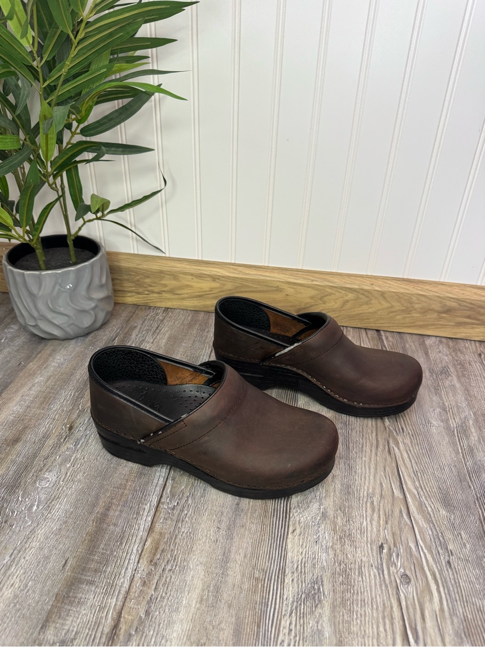 Dansko Professional Antique Brown Oiled Leather Clogs EU 38 Womens 7.5 to 8
